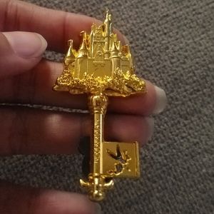 Magic Kingdom Passholder Key Pin